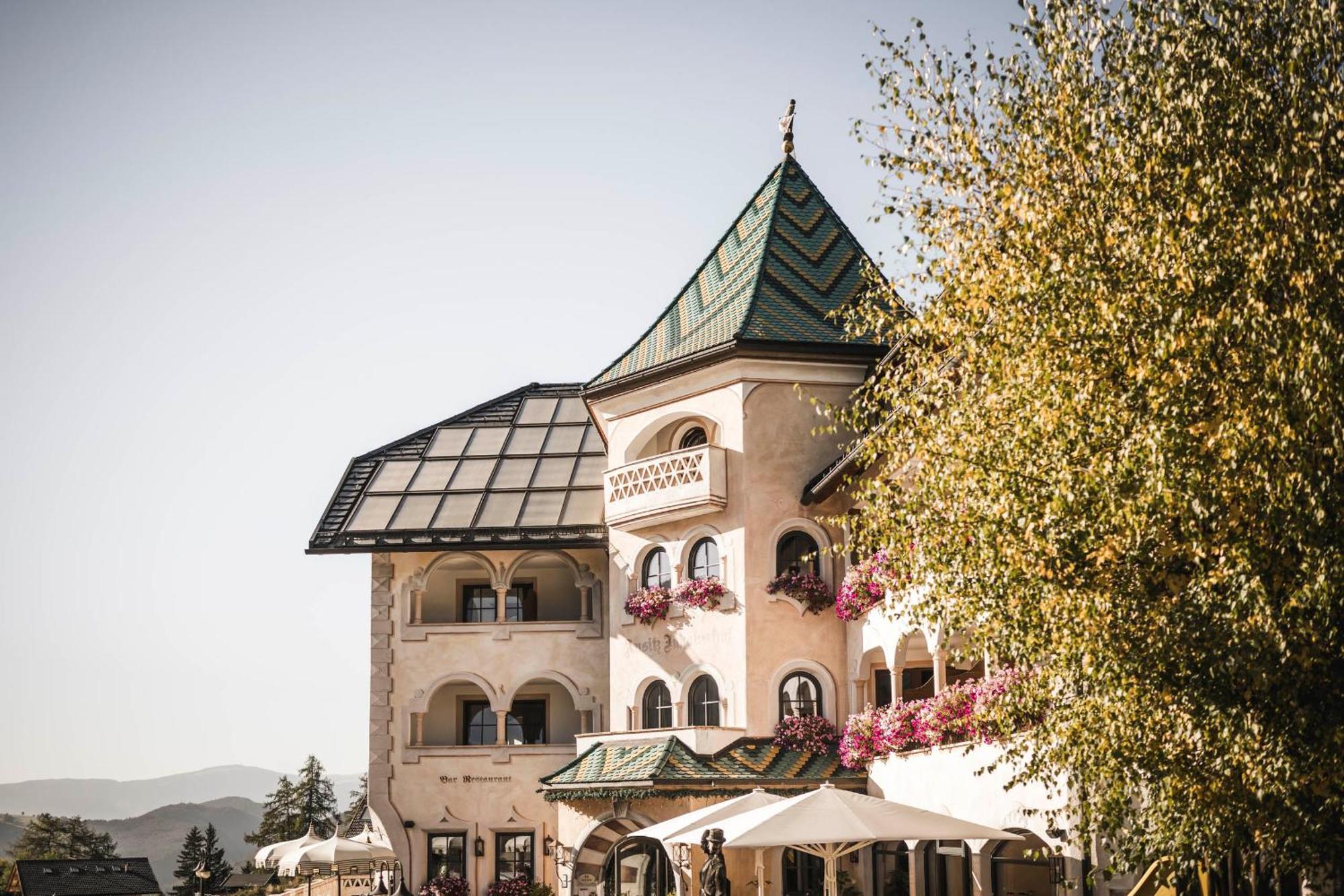 Hotel Ansitz Jakoberhof Ortisei Exterior photo